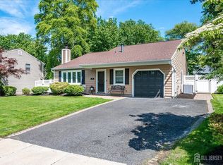 16 Rachele Ct, Matawan, NJ 07747