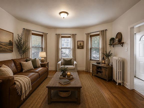 4th image of 352 Forest St