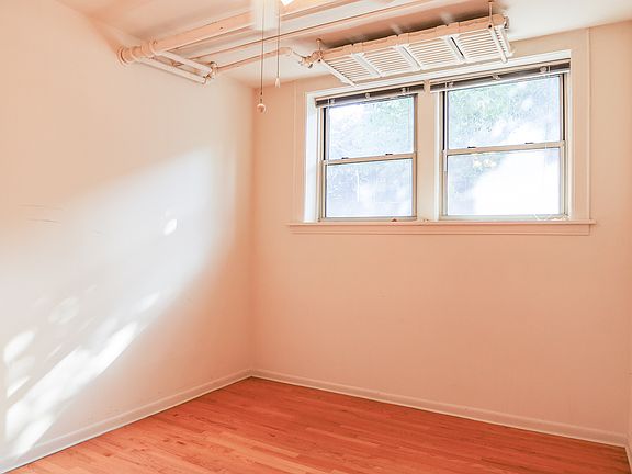 3rd image of 1201 W Waveland Ave APT 1