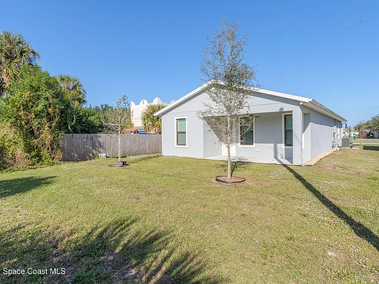 209 E Avenue B — Photo 27