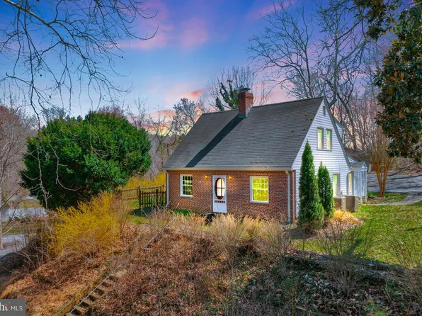 907 Charles St, La Plata, MD 20646