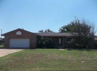 1102 Virginia Ln, Elk City, OK 73644