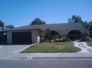 200 Hacienda Ln, Woodland, CA 95695