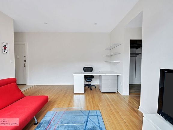 4th image of 4018 Broadway #5J