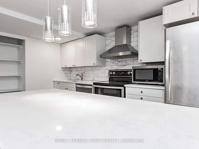 790 Bronson Ave — Photo 16