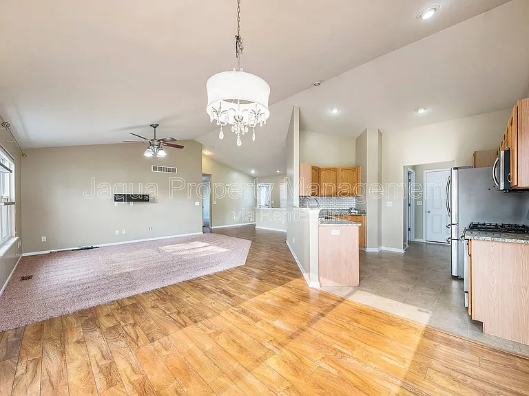 7325 Salerno Cir — Photo 4