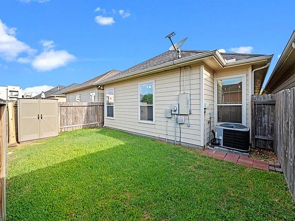 4th image of 916 Sweet Pine Dr