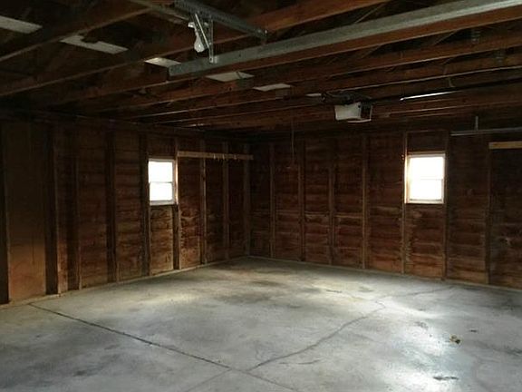 3rd image of 1707 Bond St