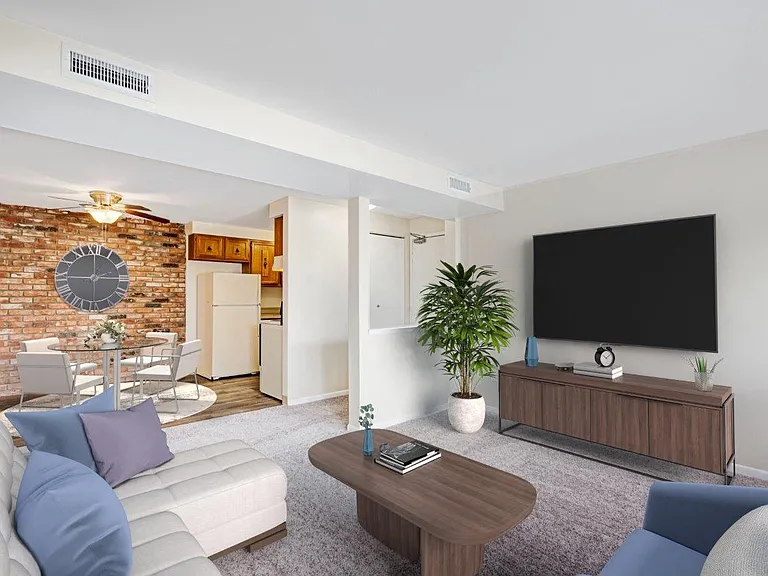 Raintree Island Apartment Homes — Photo 5