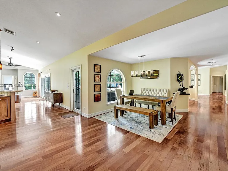 22180 Woodset Ln — Photo 55