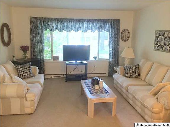 4th image of 102 Buckingham Drive #B