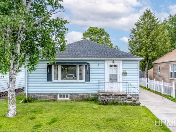 512 W F St, Iron Mountain, MI 49801