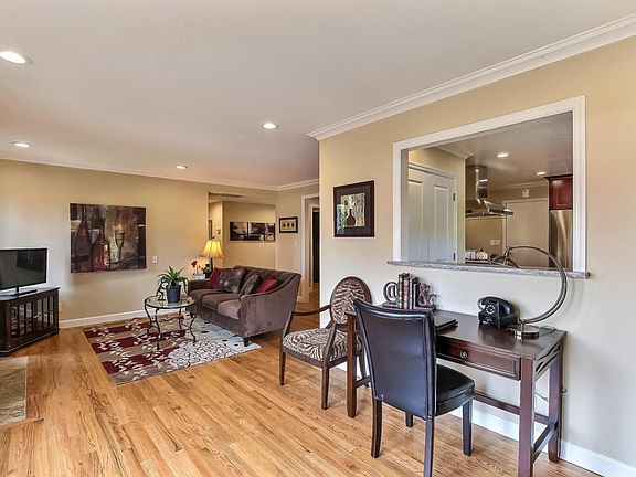 2nd image of 4985 Castlewood Ct