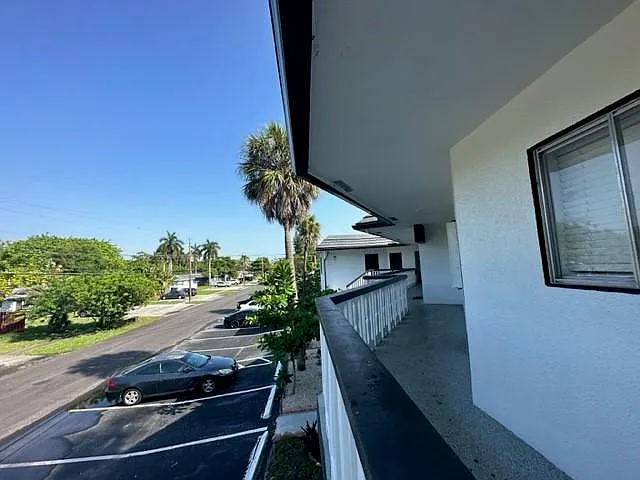 2401 NW 9th Ave #3 — Photo 11