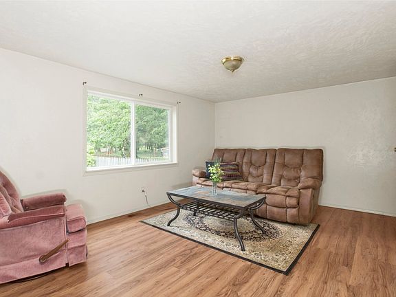 2nd image of 531 E Lakeshore Dr E