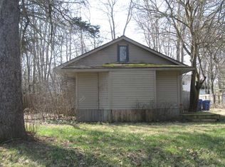 5545 Lake Vista Dr, Waterford, MI 48327