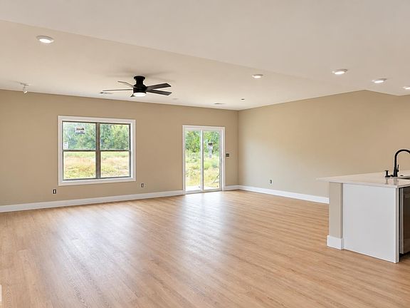 3rd image of 5501 Lotus St
