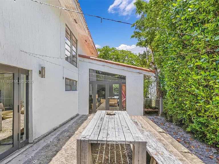 920 Aguero Ave — Photo 8