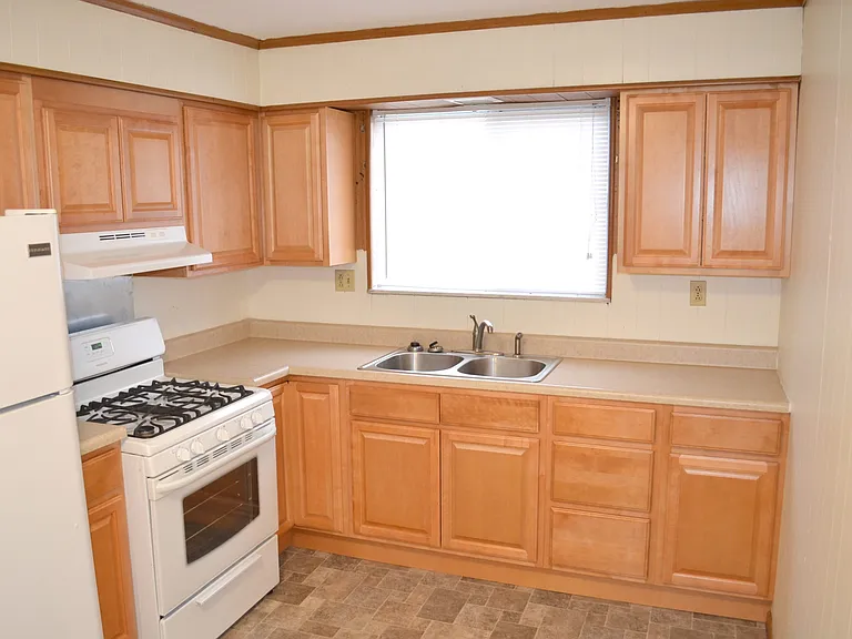 6300 Ervin Rd — Photo 13