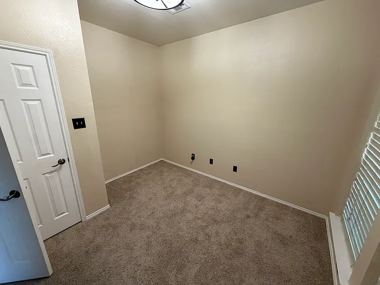 2453 Ravenhurst Dr — Photo 7