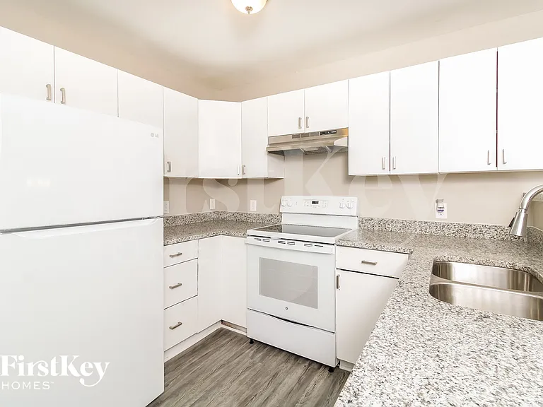 713 Garrett St — Photo 5