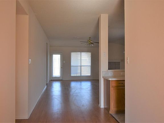 3rd image of 2616 Glenhaven Dr
