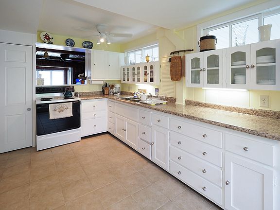 2nd image of 9138 Long Lake Dr E