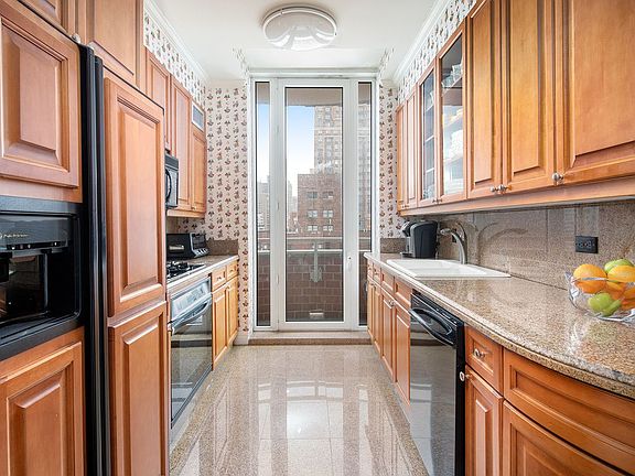 5th image of 188 E 78th St APT 18A