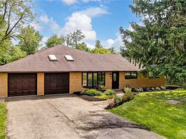 1566 E Social Row Rd, Dayton, OH 45458