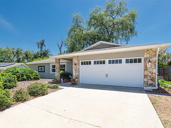 2nd image of 25 Harbor Woods Cir