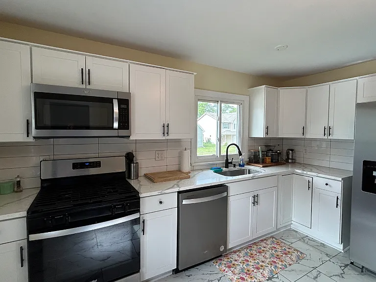 519 E North St — Photo 1