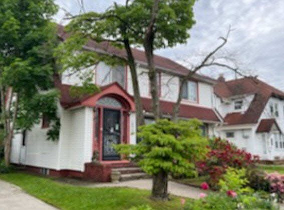2nd image of 18936 Lewiston Ave