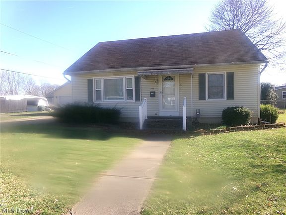 2nd image of 213 W Stewart Ave