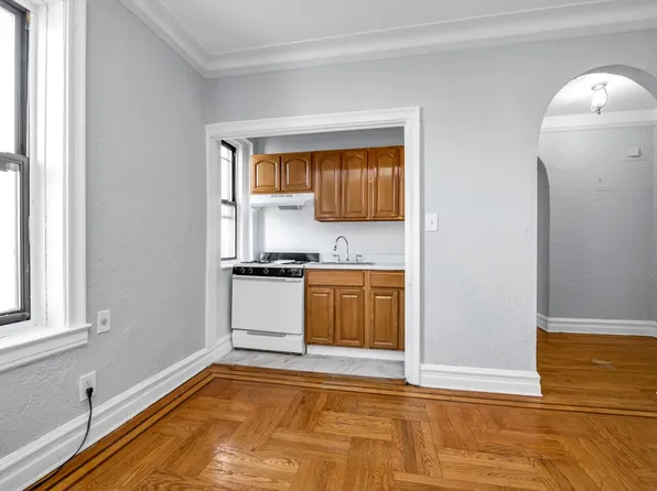 83-44 Lefferts Boulevard image 4 of 13