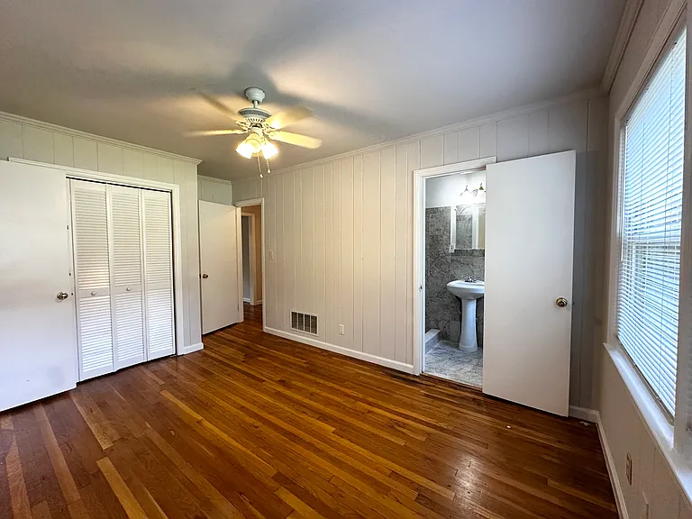 538 N Superior Ave — Photo 26