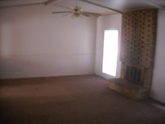 4th image of 1326 Carnation Dr