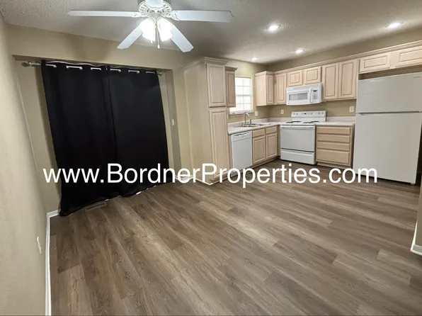 309 Lexington Rd #C, Pleasant Hill, MO 64080