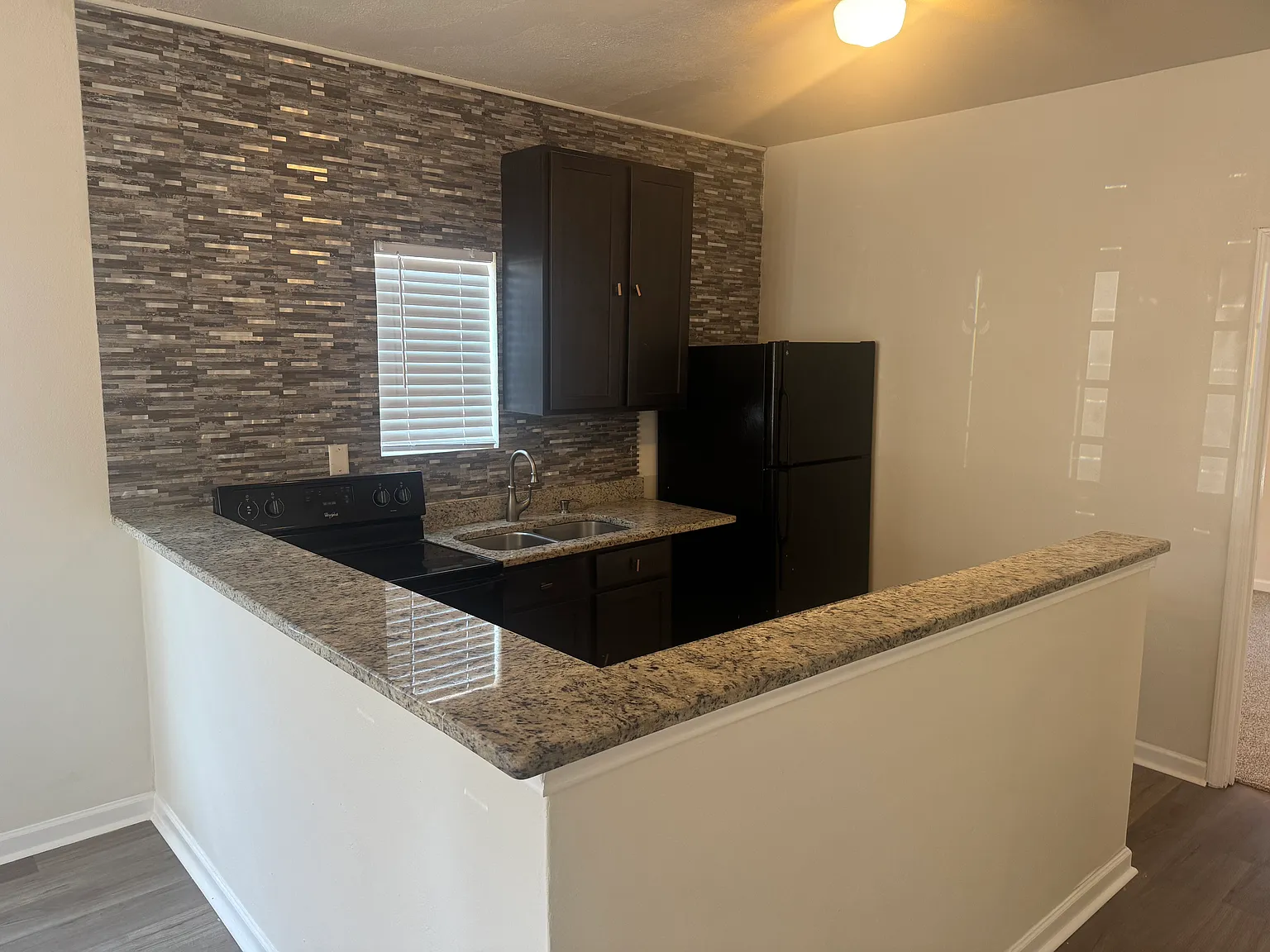 3 bed, 1300 sqft, $1,650 — Photo 4