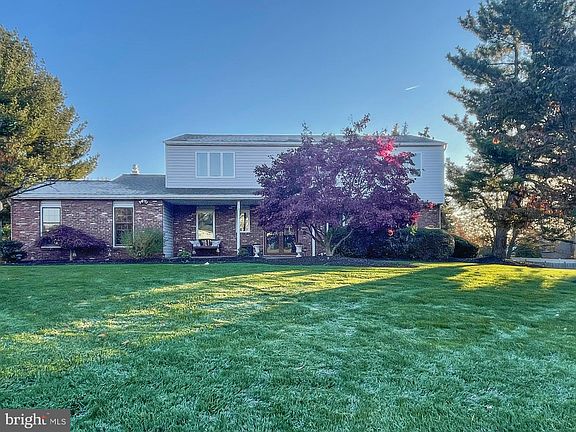 2nd image of 8 Adele Dr