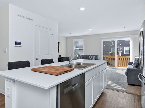 4th image of 1007 Briar Glen Ct