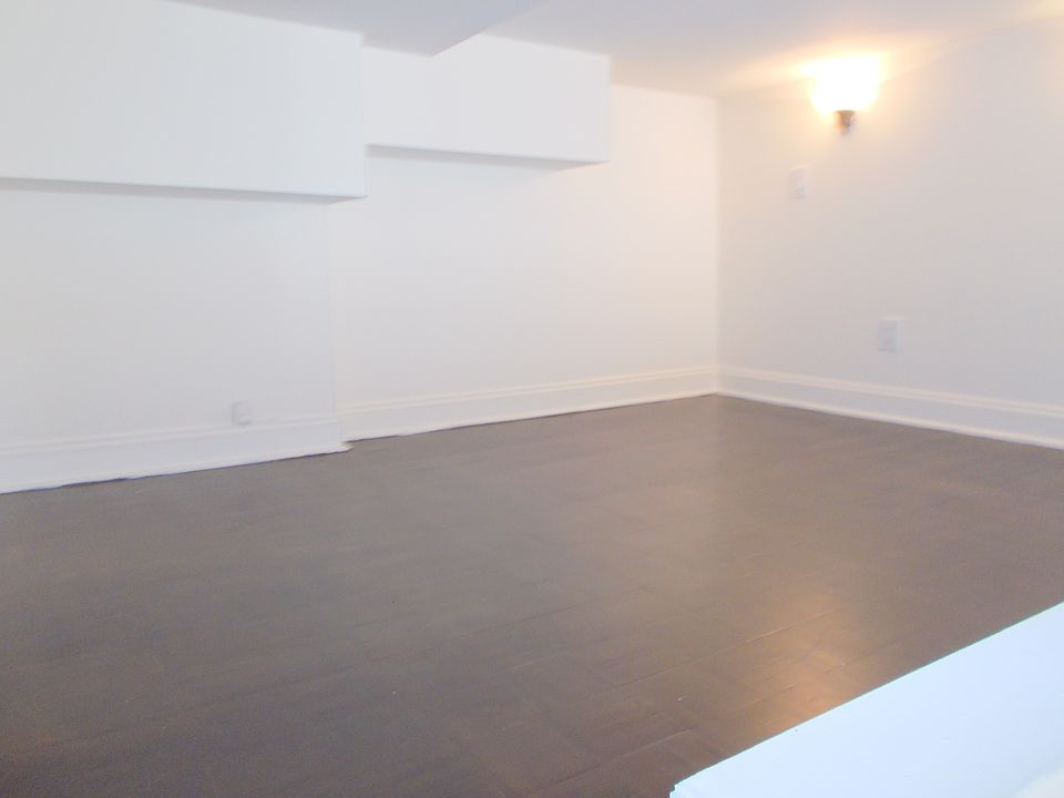 1st image of 153 E 32nd St Lbby Lk