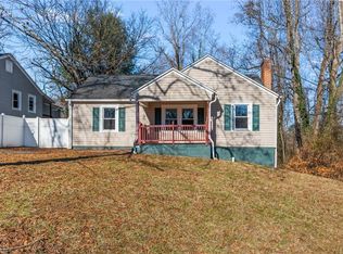410 Circle Dr, Mount Airy, NC 27030