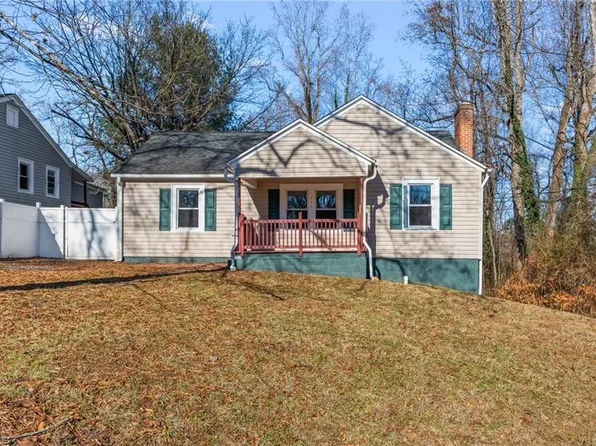 410 Circle Dr, Mount Airy, NC 27030