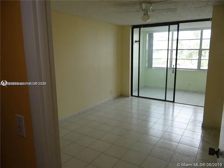 2741 Taft St #206 — Photo 15