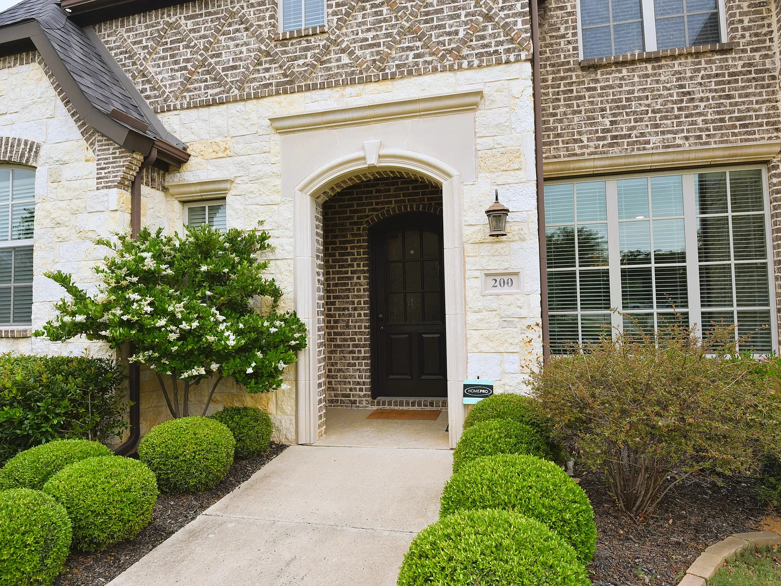 4 bed, 4475 sqft, $8,500 — Photo 2