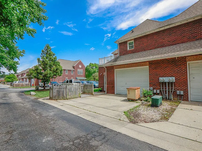 179 Herman Melville Ave — Photo 46