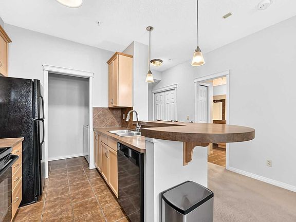 5th image of 37 Prestwick Dr SE #204