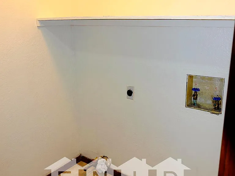2513 E Cedar Ave — Photo 12