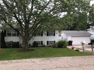 311 Hillandale Dr, Round Lake, IL 60073
