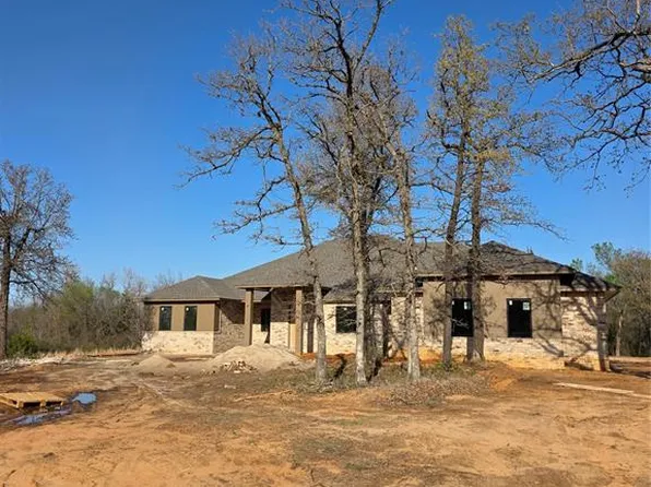 238 N Oaks Rd, Harrah, OK 73045